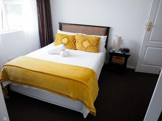accommodation near ocean double room with queen bed 17